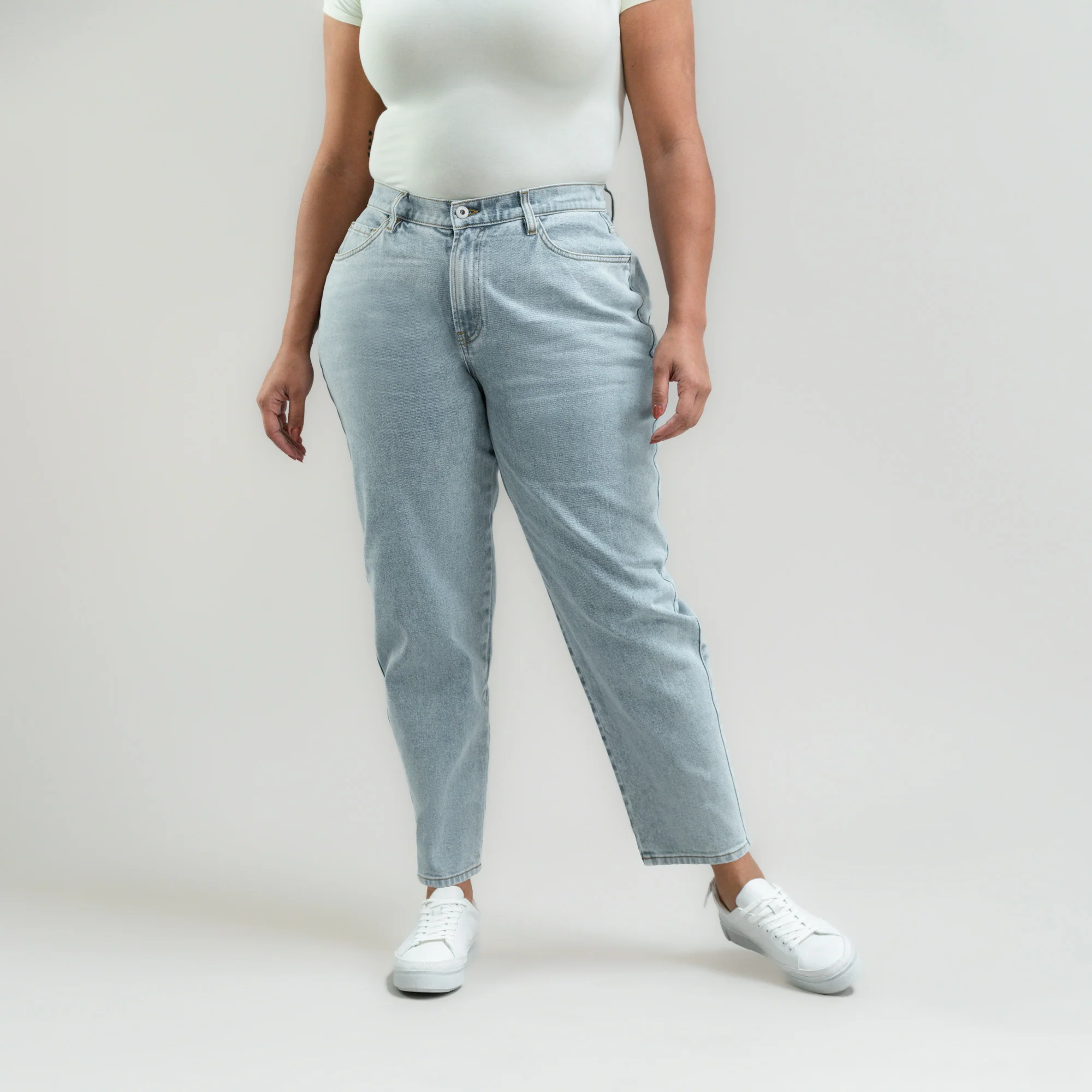 True Mom Jeans - Image 12