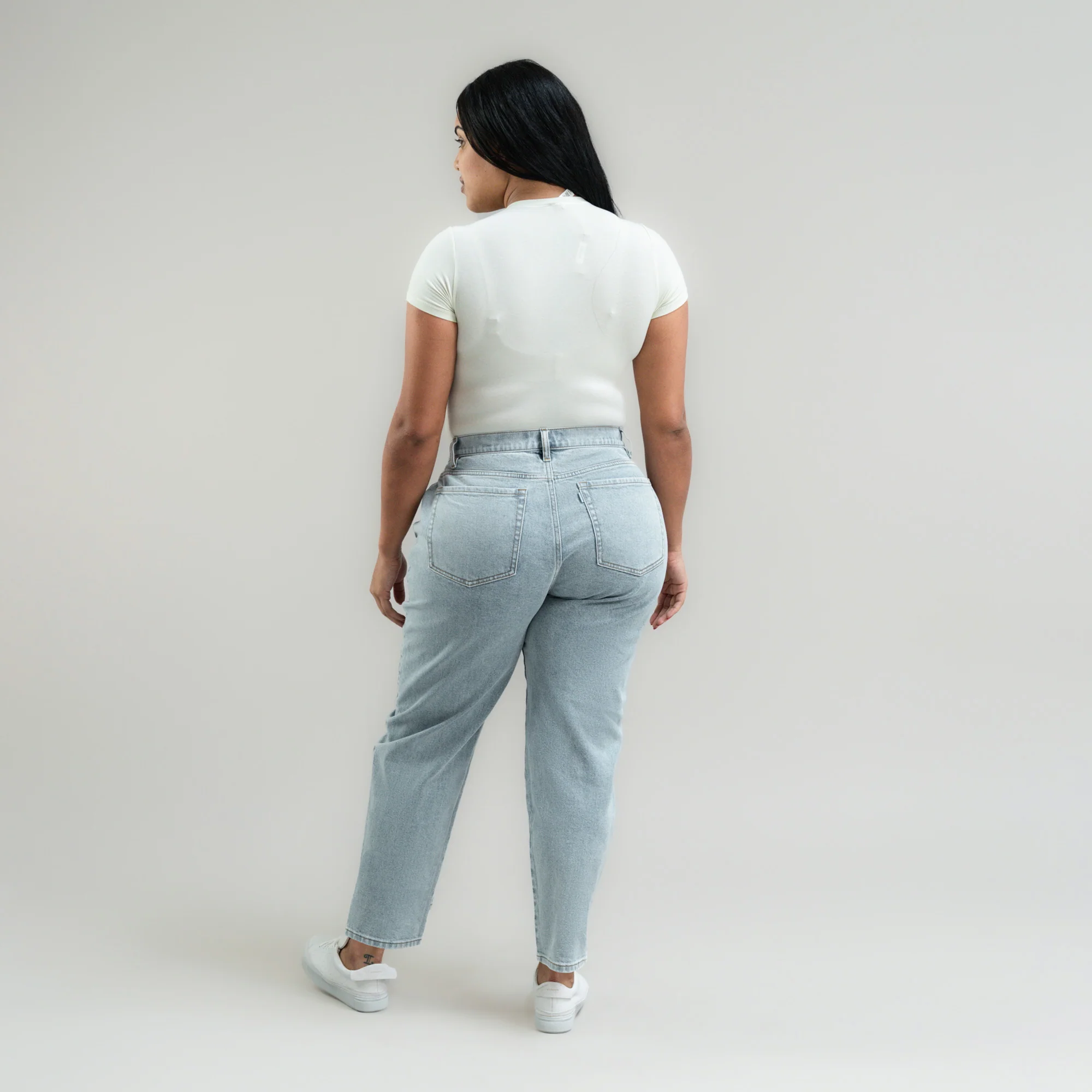 True Mom Jeans - Image 15