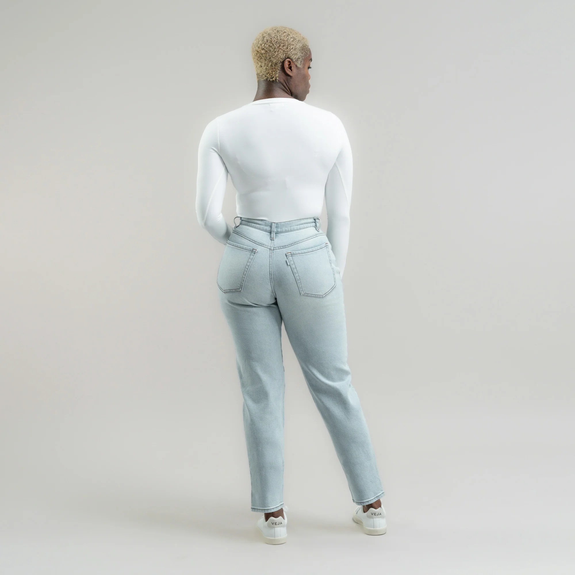 True Mom Jeans - Image 25