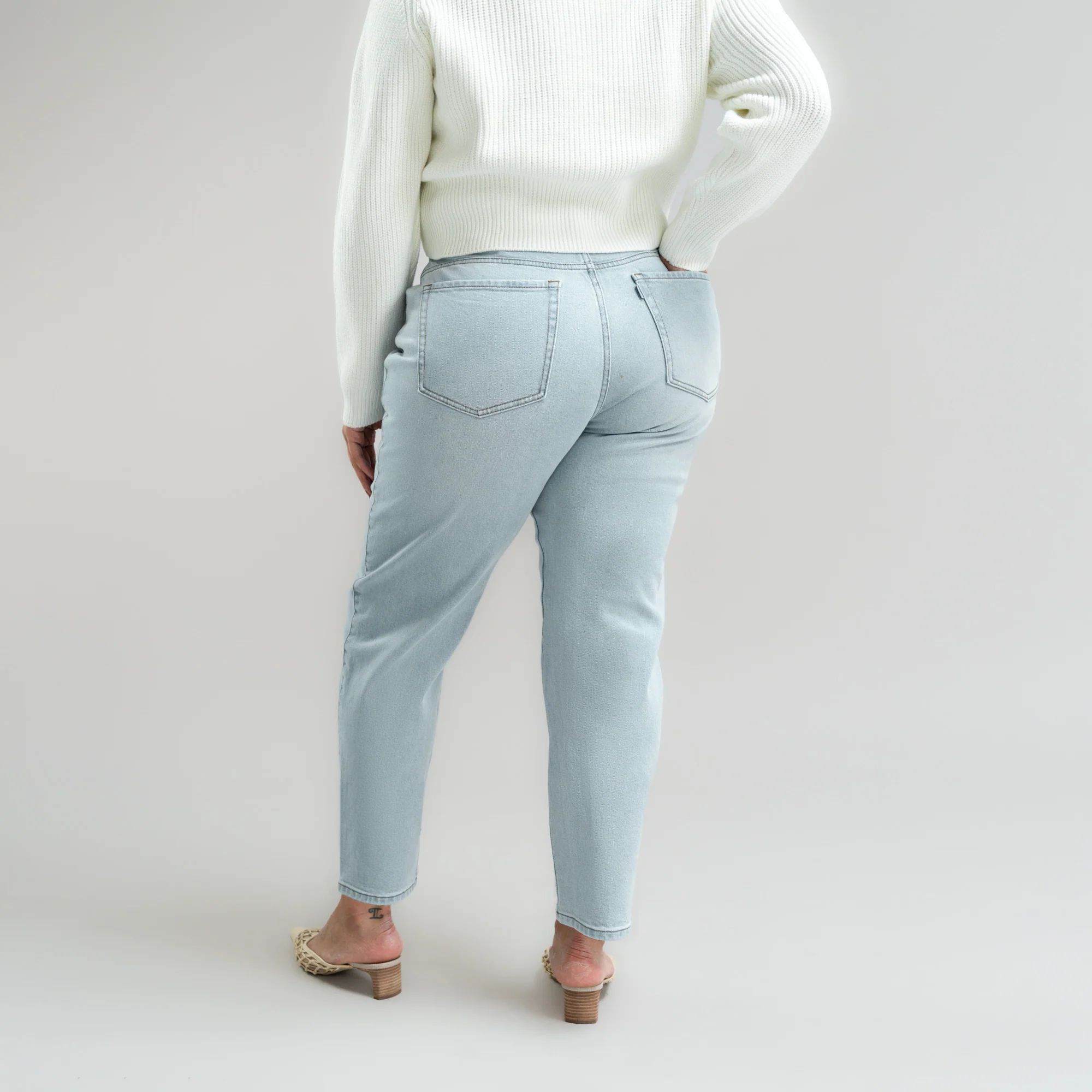 True Mom Jeans - Image 31