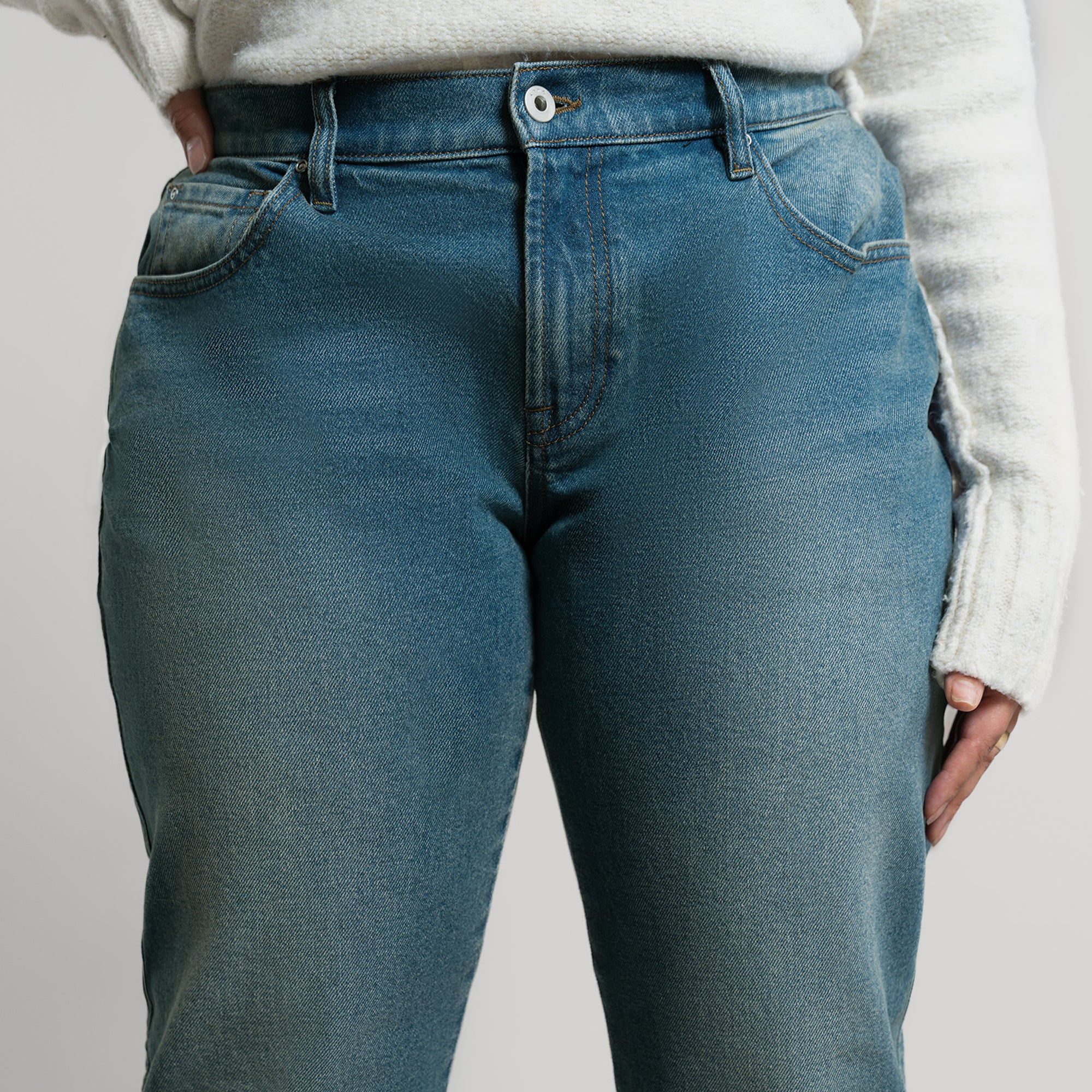 True Mom Jeans - Image 49