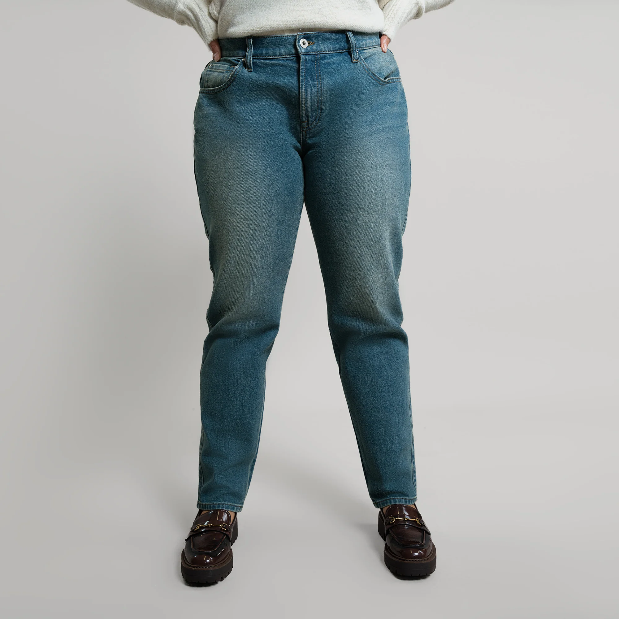 True Mom Jeans - Image 50