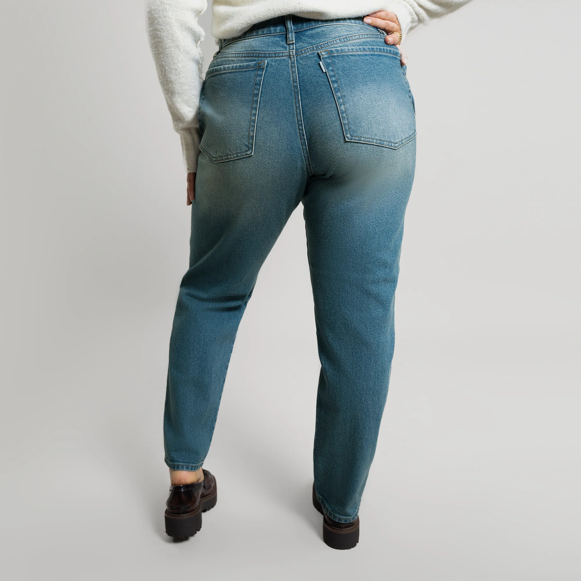 True Mom Jeans - Image 51