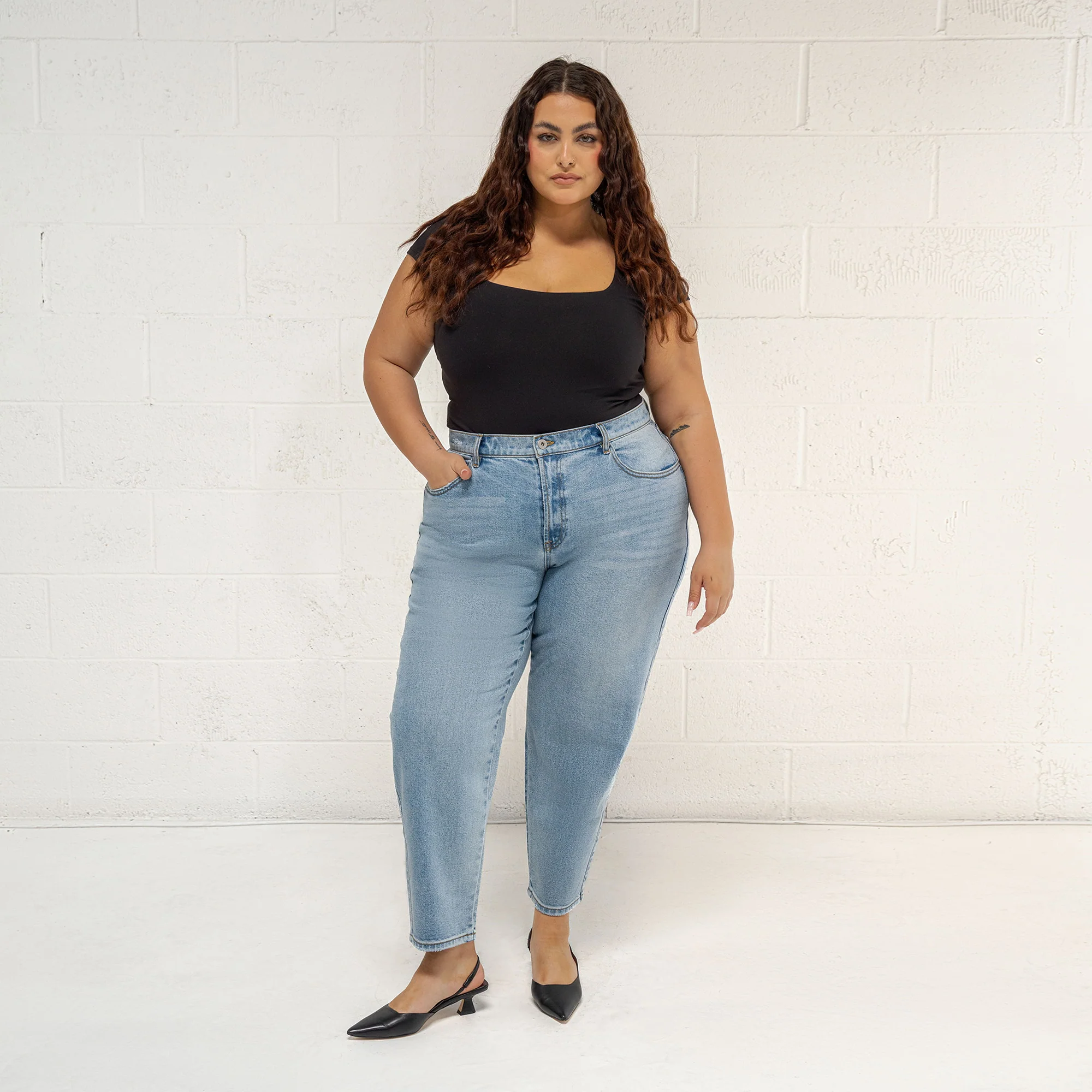 True Mom Jeans - Image 53