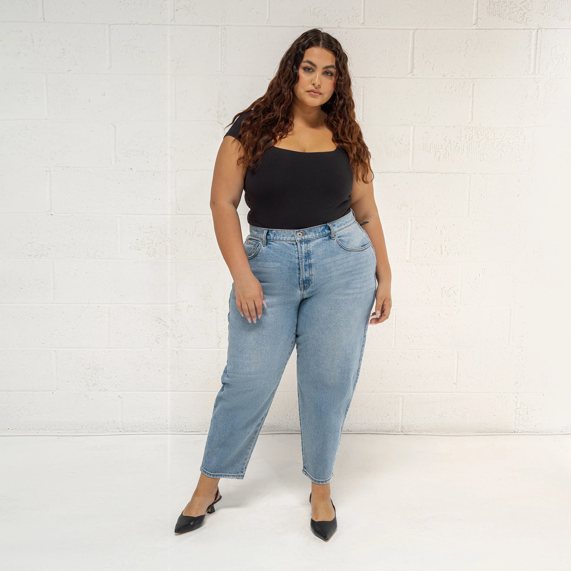True Mom Jeans - Image 54